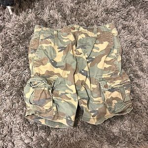 American eagle camp cargo short32 waist